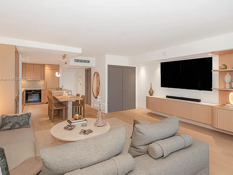 2301 Collins Ave #1527 — Photo 10