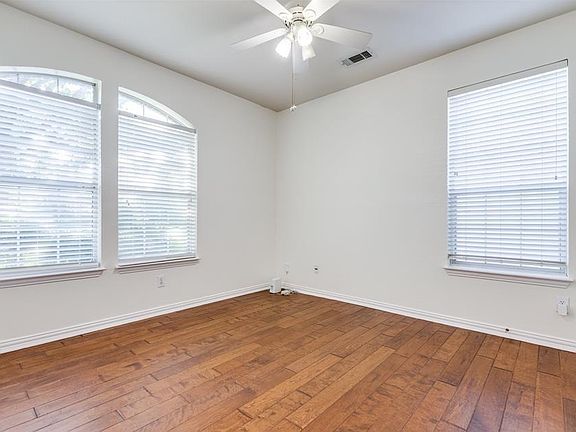 5th image of 8924 High Meadows Dr