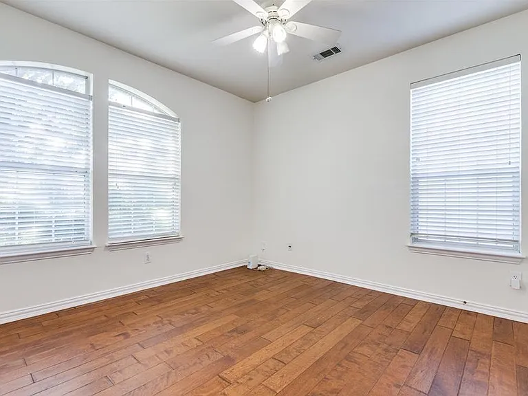 8924 High Meadows Dr — Photo 5