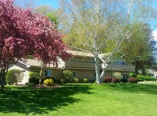 W290S2811 Carmarthen Dr, Waukesha, WI 53188