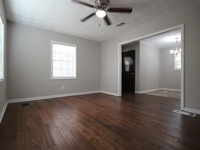 815 Gettysburg Trl NE — Photo 8