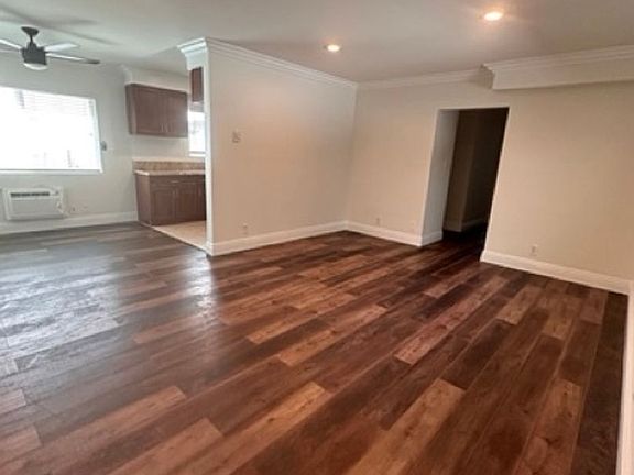 2nd image of 10839 Morrison St #2