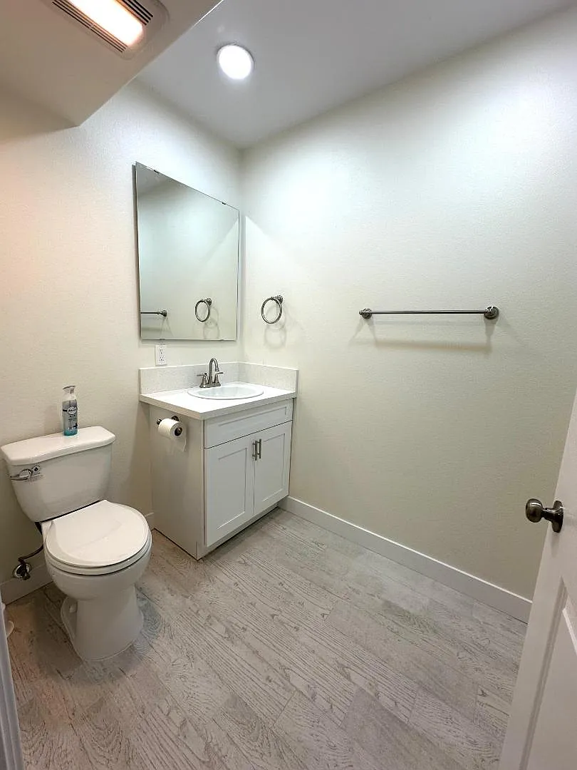 1094 Lime Ave - 1094 LIME — Photo 2