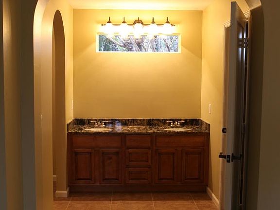 4th image of 320 N BEVERLY Street