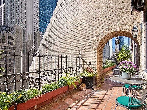2nd image of 480 Park Ave #H18