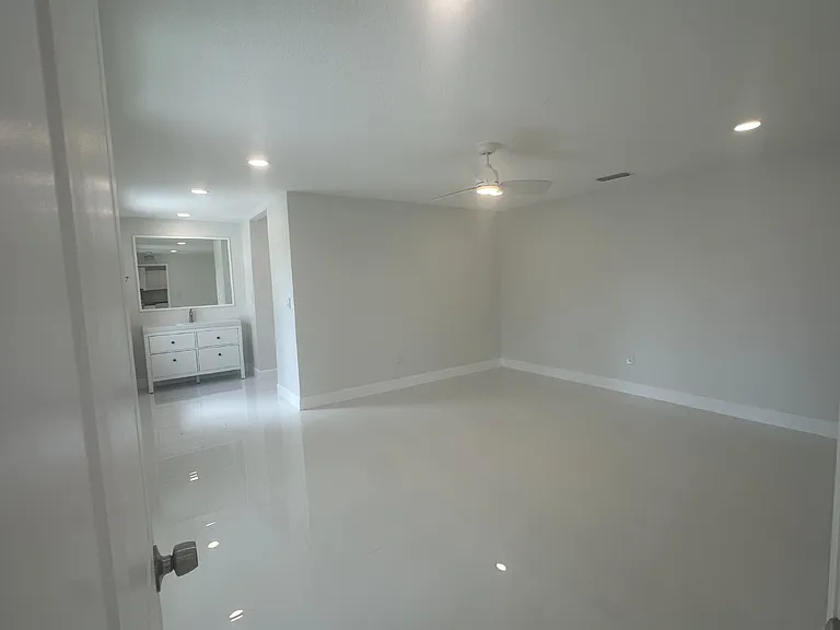230 Annapolis Ln — Photo 17