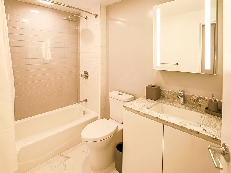 987 Queen St #2708 — Photo 8