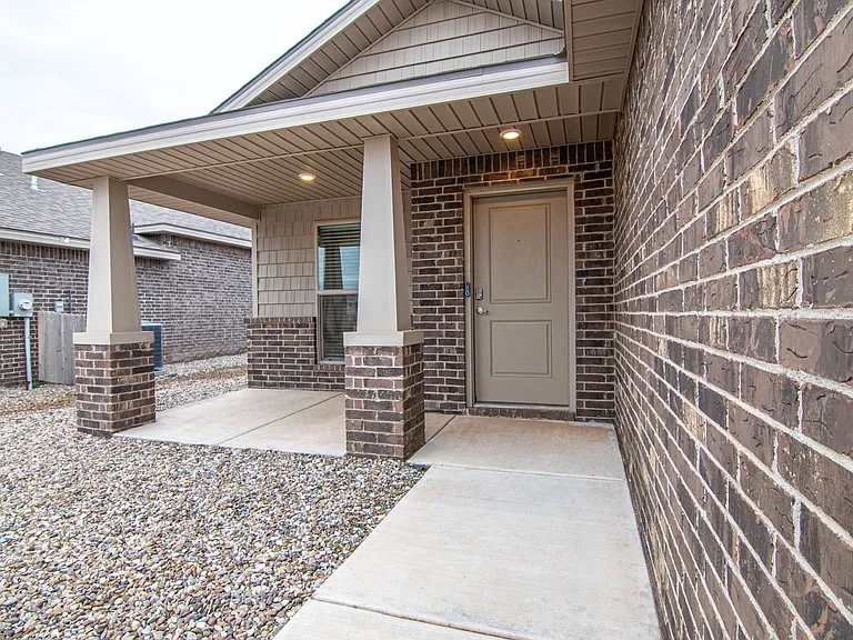 2524 Outlaw Ct — Photo 2