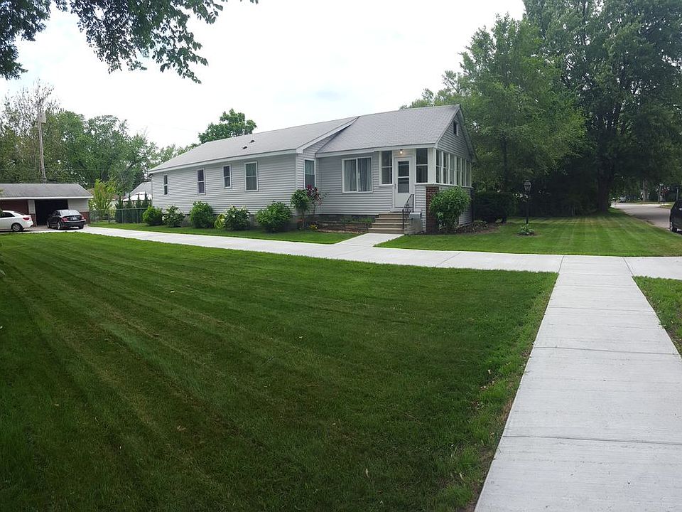 Curb View (House & Lots)