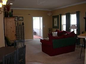 Crown molding and 9' ceilings