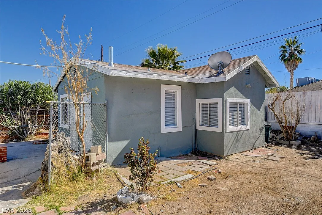 1 bed, 1.0 bath, 1383 sqft, $1,150 — Photo 2