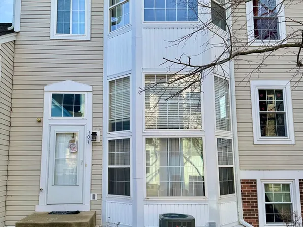 307 Hidden Creek Ln #1, North Aurora, IL 60542
