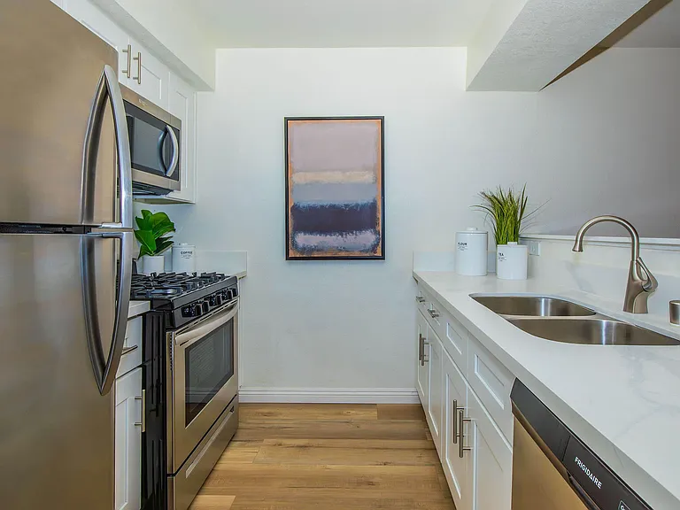 Legacy Pointe — Photo 30