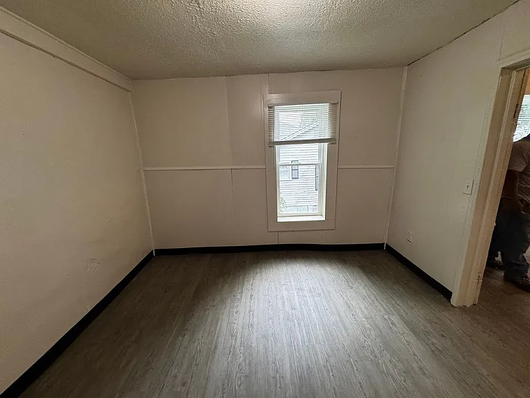 305 Lineberger St — Photo 12