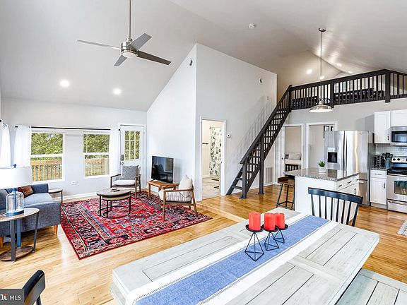 3rd image of 221 Dewdrop Ln