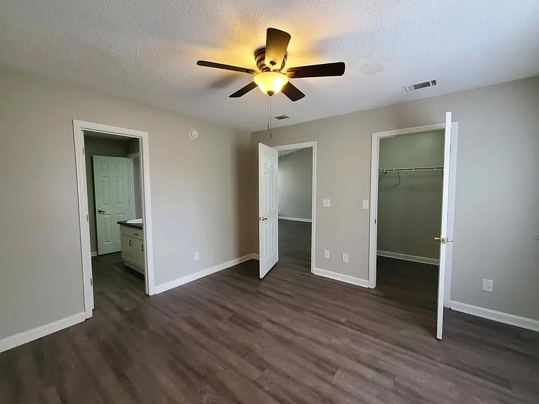 Holly Cove Apartments — Photo 6