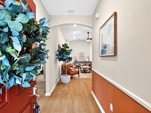 5th image of 9053 SE 49th Avenue Rd