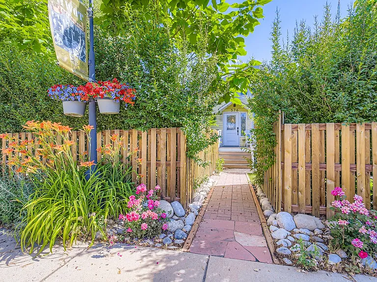 376 2nd Ave — Photo 3
