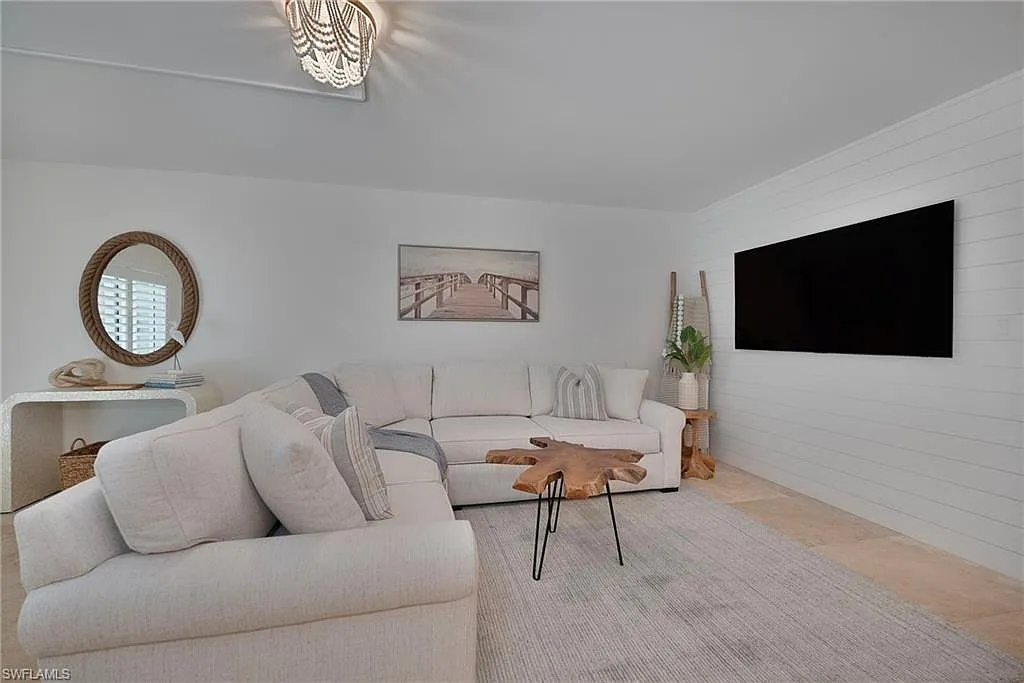 2 bed, 2.0 bath, 1060 sqft, $7,000 — Photo 2