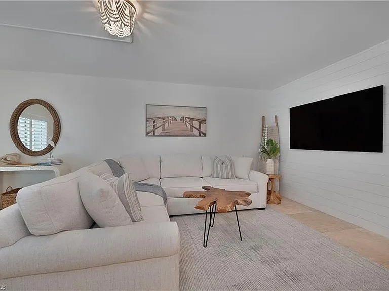 1950 Gulf Shore Blvd N #108 — Photo 2