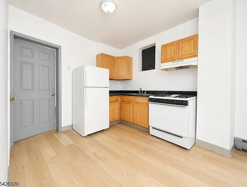 1 bed, 1.0 bath, $1,650 — Photo 3