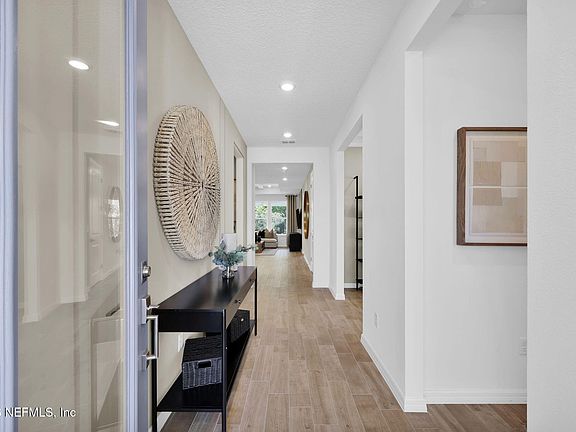 5th image of 33 SEAPLANE Court