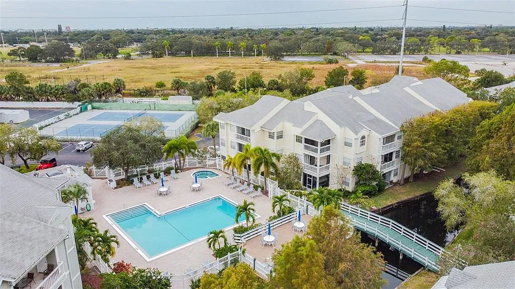 2 bed, 2.0 bath, 1130 sqft, $2,000 — Photo 2