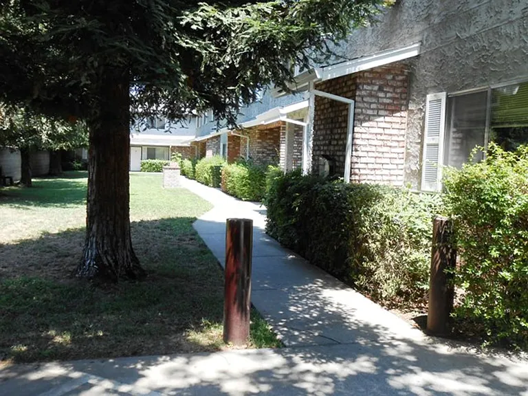 720 W 2nd Ave — Photo 31
