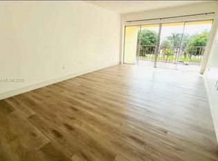 8775 Park Blvd APT 306, Miami, FL 33172