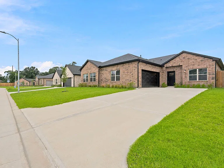 2610 Liguria Ln — Photo 3