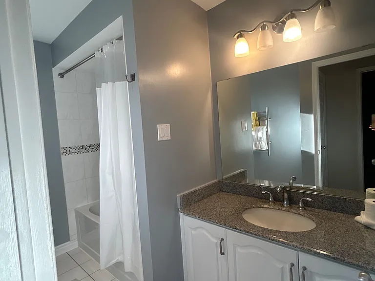 451 Traviss Dr — Photo 9