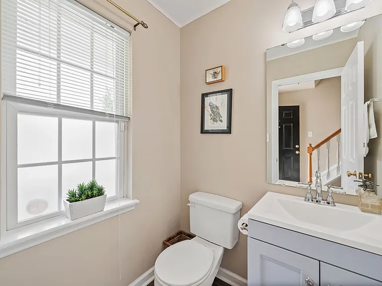 419 Gladstone Dr — Photo 6