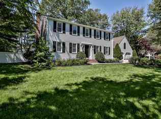 4 Ledgewood Dr, Cohasset, MA 02025