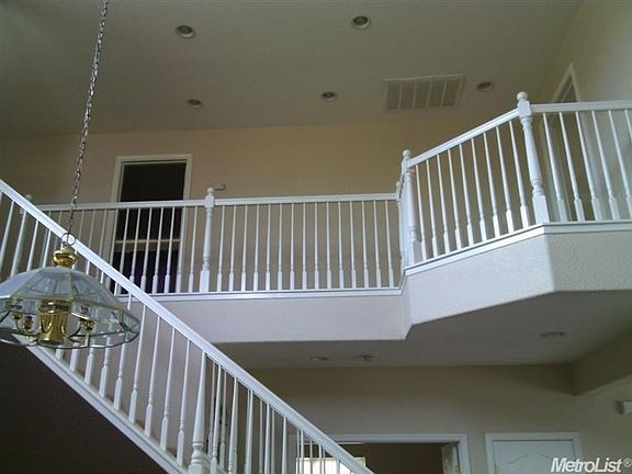 5th image of 935 Brookfield Ave