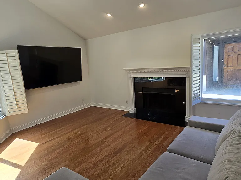 Spacious Light and Bright Living Room with vaulted ceilings and hardwood floors. Cozy gas fireplace.