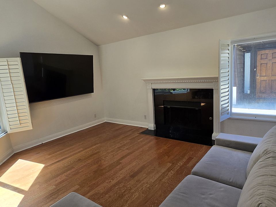 Spacious Light and Bright Living Room with vaulted ceilings and hardwood floors. Cozy gas fireplace.
