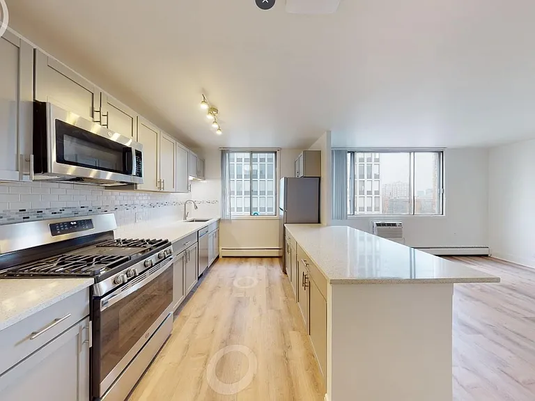 2424 N.Clark — Photo 16
