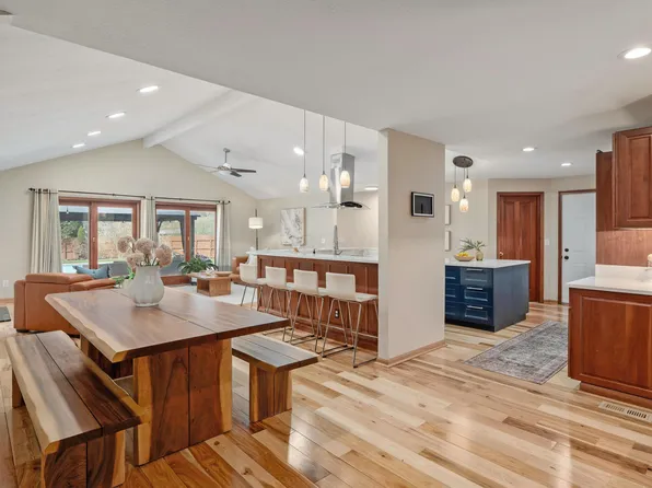 3275 Colchester Rd, Columbus, OH 43221