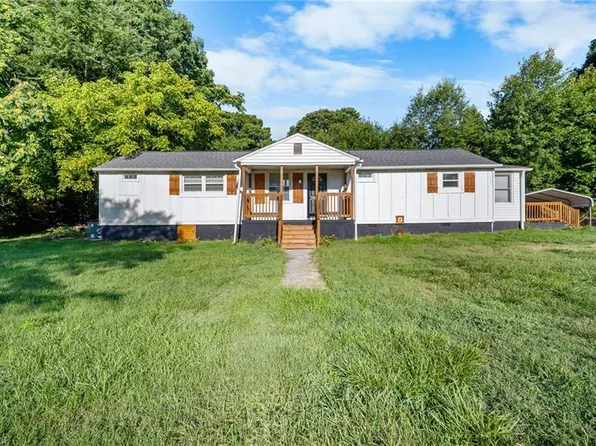 710 Edgewood Ave, Thomasville, NC 27360