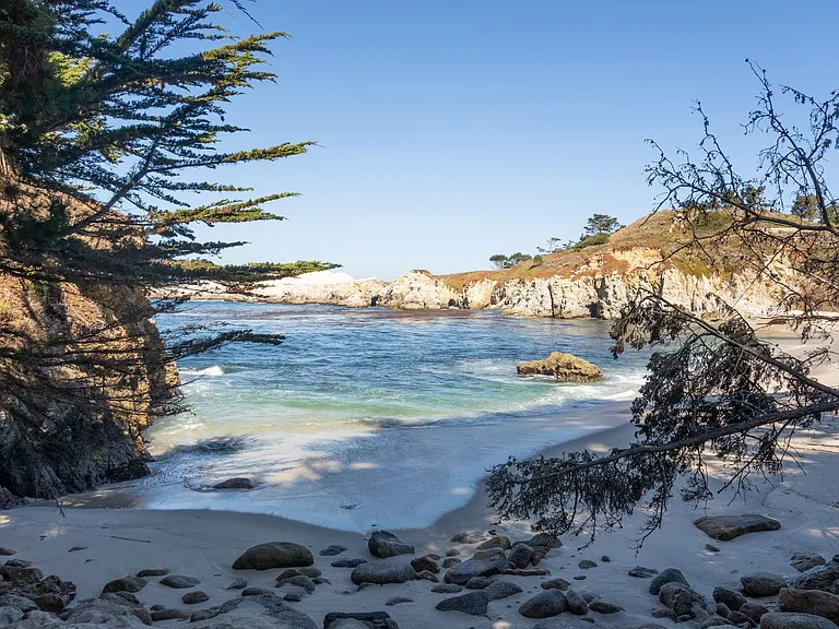 100 Highway 1 — Photo 49