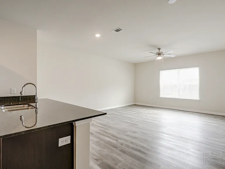 Hummingbird Hill Apartments — Photo 20