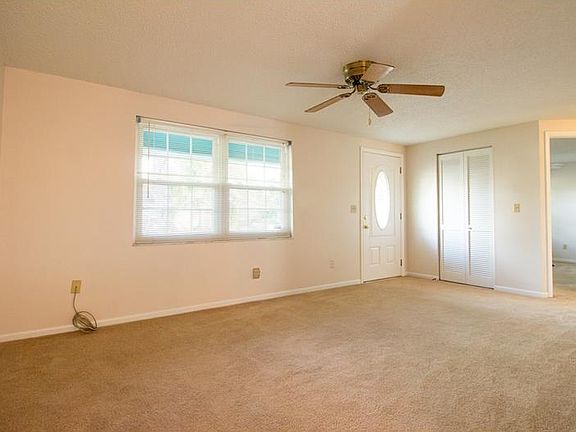 4th image of 920 Gaines Way Dr