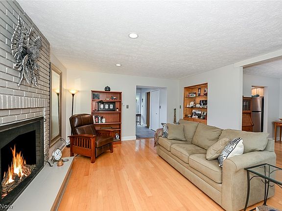 5th image of 958 Trimble Pl