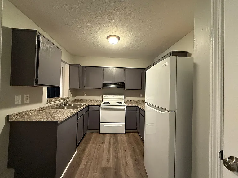 2708 Greenwood Ave — Photo 8