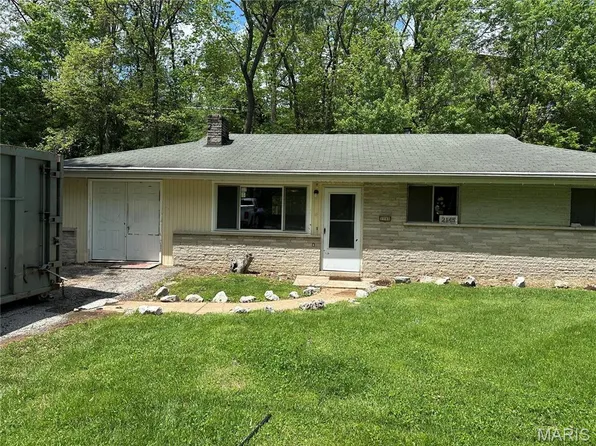 2145 Freckles Dr, High Ridge, MO 63049