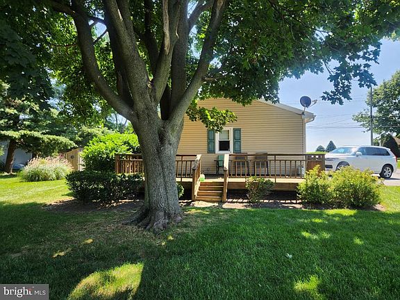 5th image of 1178 N Penryn Rd
