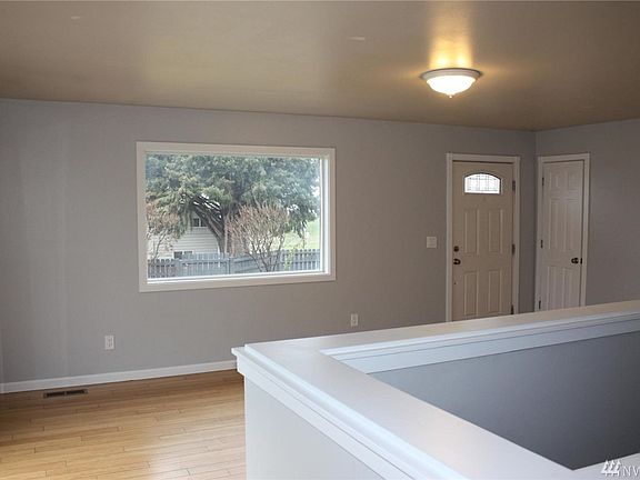 4th image of 483 N James Ave