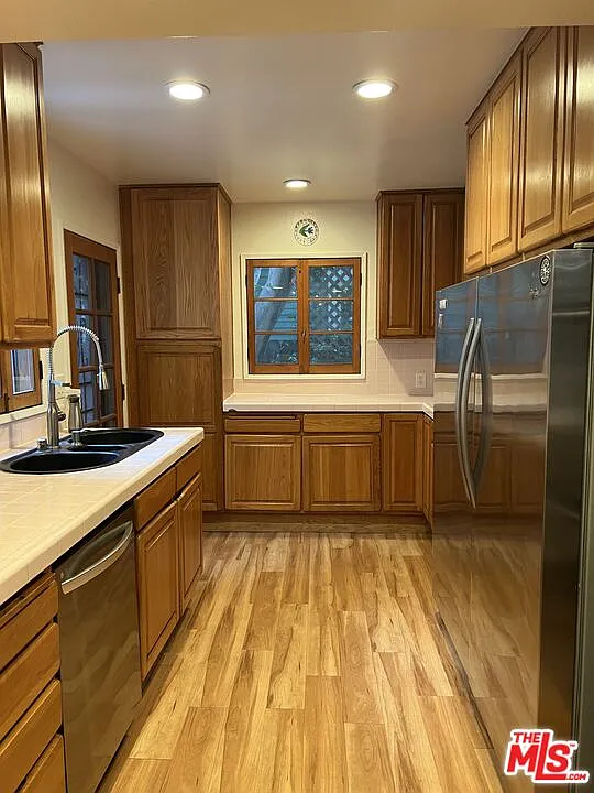 3 bed, 2.5 bath, 3427 sqft, $8,450 — Photo 4