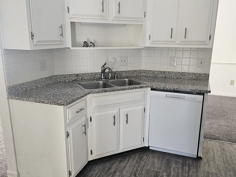 215 Strawberry Ct — Photo 6