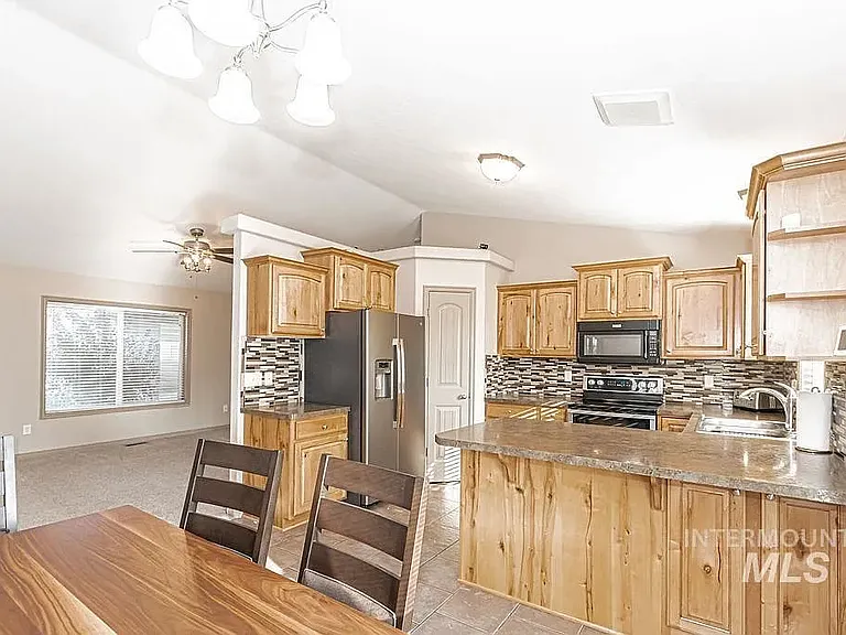 2221 S Frontier Dr — Photo 10
